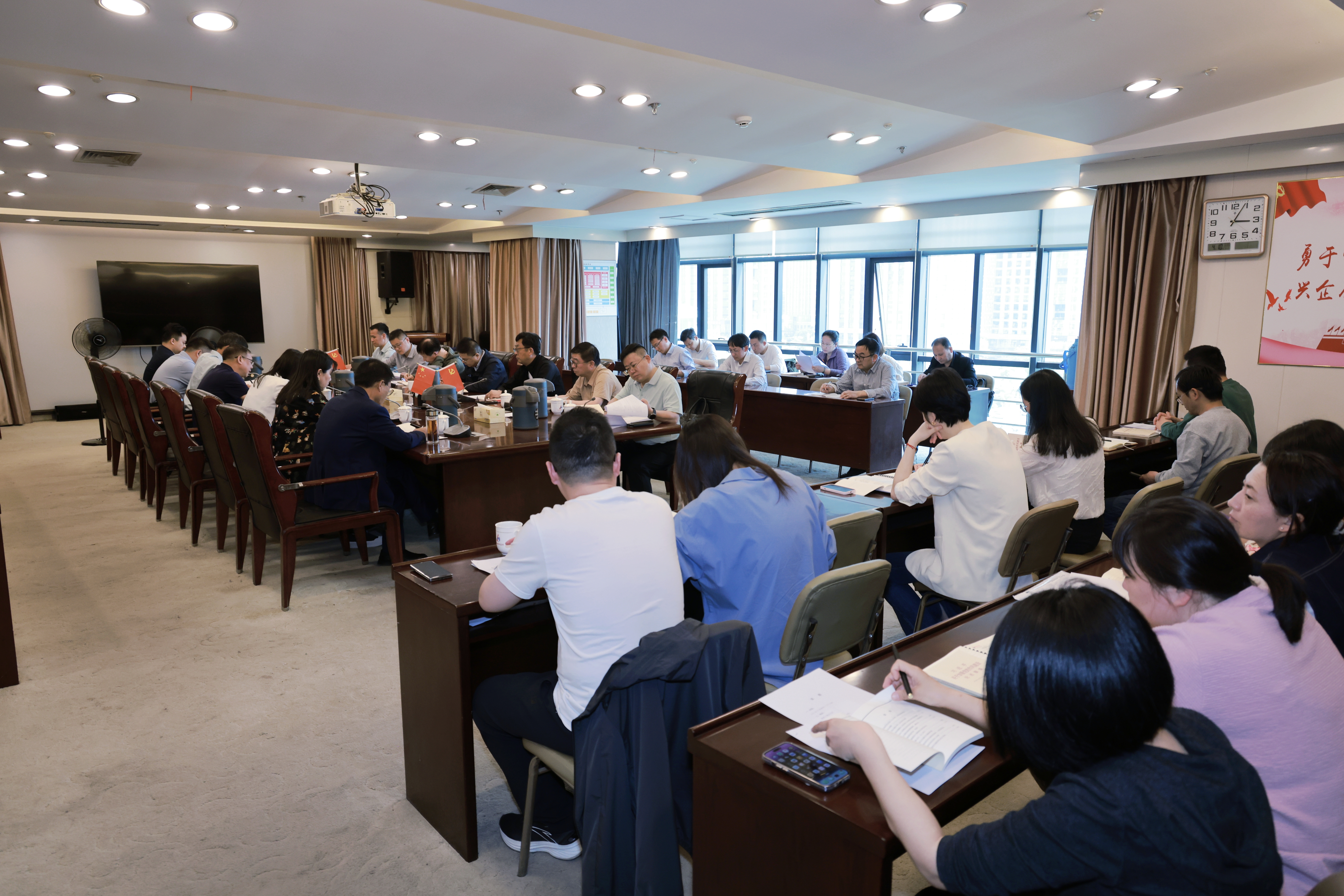 安徽新媒體集團(tuán)舉辦深入貫徹中央八項(xiàng)規(guī)定精神學(xué)習(xí)教育讀書(shū)班開(kāi)班式